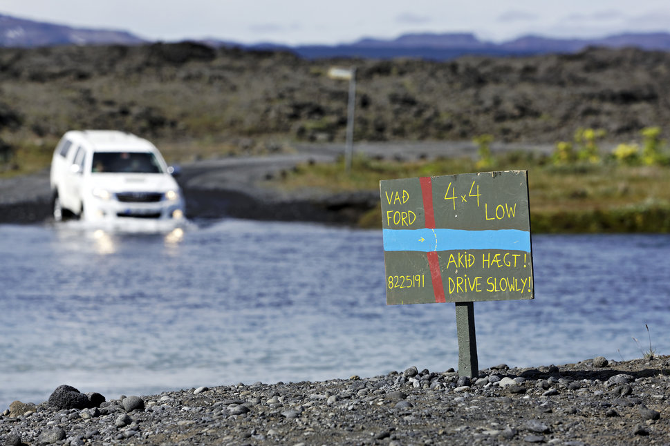 (GERMANY OUT) 4WD attempting water crossing on the F88 highlands road, Iceland (Photo by Mayall/ullstein bild via Getty Images)